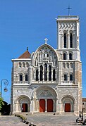 La basílica de Vézelay (1120-1150), obra maestra de la escultura y arquitectura románicas borgoñonas