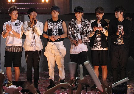 ไฟล์:VIXX_at_KCON_2012_(2).jpg