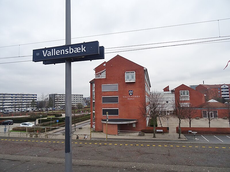 File:Vallensbæk Rådhus 02.jpg