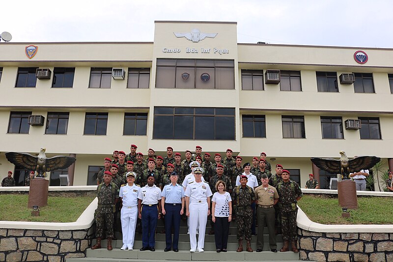 File:Visita do Chefe do Comando Sul dos EUA, almirante Faller, ao Rio de Janeiro (33217750298).jpg