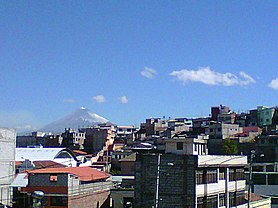 Volcán Cotopaxi visto desde Latacunga.