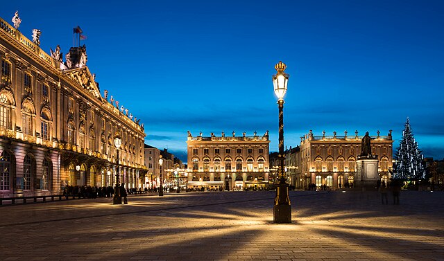 Vue de nuit de la Place Stanislas à Nancy.