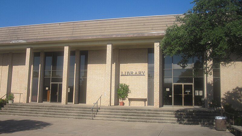 File:Weatherford College Library, Weatherford, TX IMG 6479.JPG