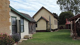 <span class="mw-page-title-main">Willowvale, Queensland</span> Suburb of Southern Downs Region, Queensland, Australia