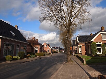 Hoe gaan naar Damwoude met het openbaar vervoer - Over de plek