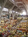 Intérieur de la halle du marché de Wroclaw.jpg