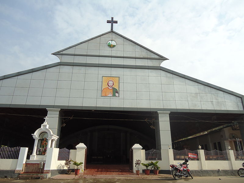 File:Yoodhapuram church Cherumkavala Front view.JPG