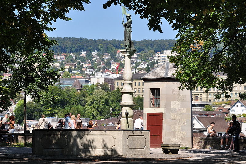 File:Zürich - Lindenhof - Brunnen IMG 2007.JPG