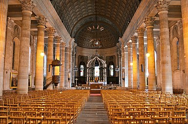 Église Saint-Louis (nef) - La Roche-sur-Yon.jpg