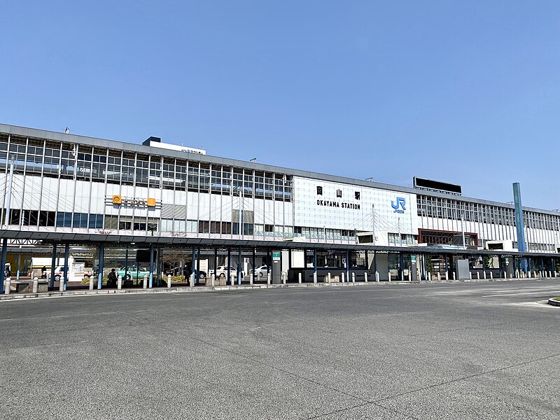 File:岡山駅 東口 2022.jpg