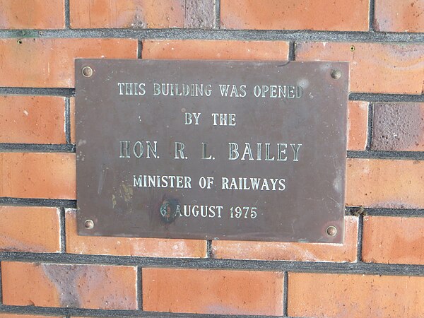 Plaque next to main entrance of Hamilton Railway Station – opened by Hon Ron Bailey, 1975