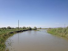 The Humboldt River in Battle Mountain 2014-05-31 15 23 35 View down the Humboldt River from Nevada State Route 806 in Battle Mountain, Nevada.JPG