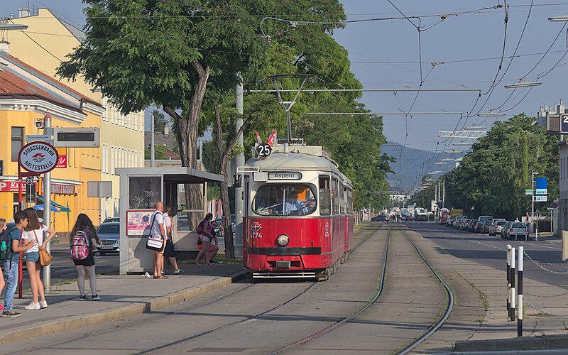 File:2017-06-21 AT Wien 22 Donaustadt, Erzherzog-Karl-Straße @ Donaustadtstraße, E1 4774+c4 Linie 25 (50075419861).jpg