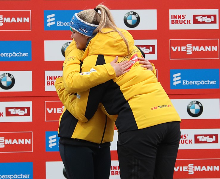 File:2018-11-24 Saturdays Victory Ceremonies at 2018-19 Luge World Cup in Igls by Sandro Halank–026.jpg