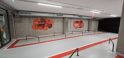 20230730 Fahrradtiefgarage Tuebingen Bahnhof Spezialparkplaetze.jpg
