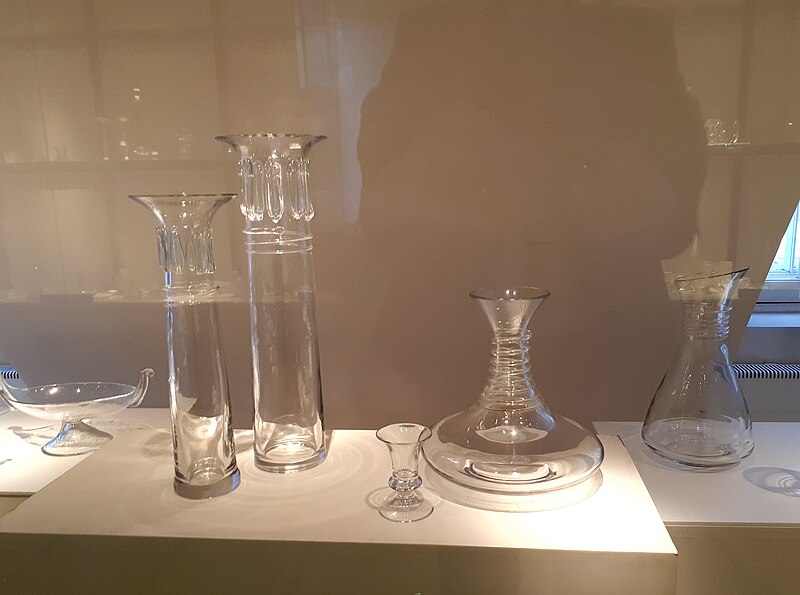 File:2263.St. Petersburg. Museum of Art Glass.jpg