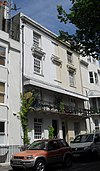 22 ve 23 Russell Square, Brighton (NHLE Code 1380842) (Temmuz 2010) .jpg