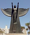 تمثال يمثل يجسد تضافر الشعب في ثورتي 25 يناير و 30 يونيو