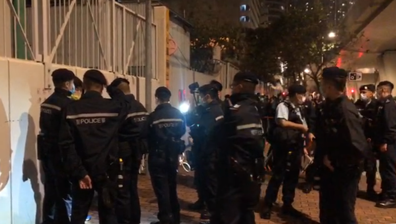 File:2 people stop and search outside West Kowloon Court 20210302.png