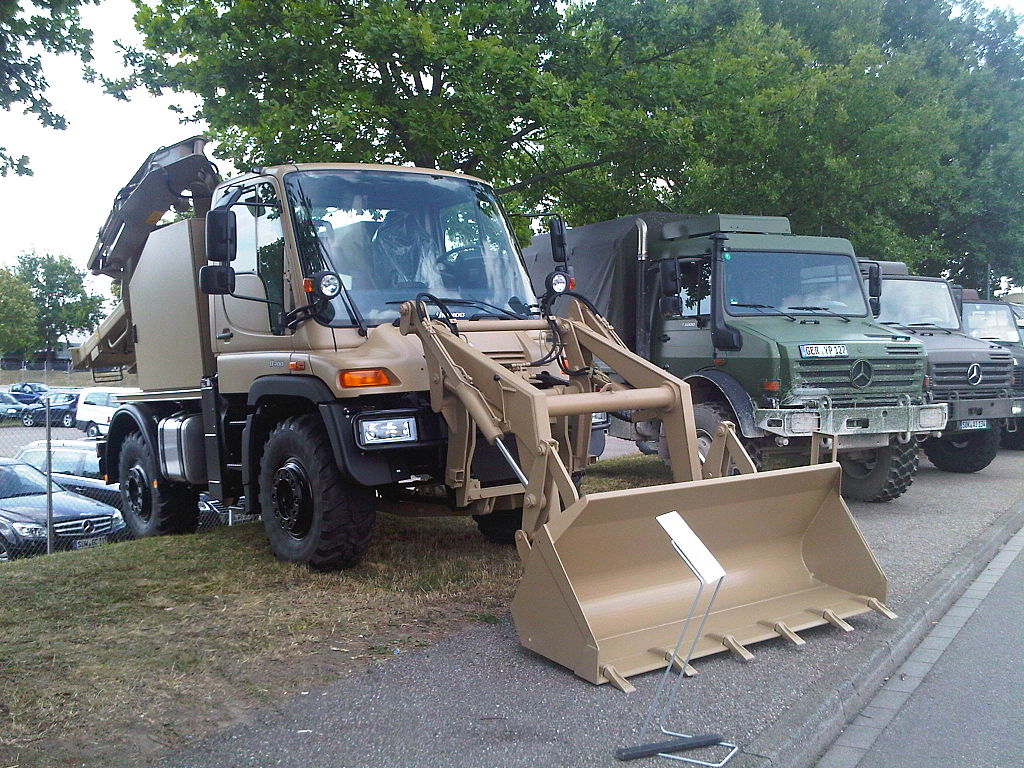 Terna gommata da cantiere 1024px-60_Jahre_Unimog_-_W%C3%B6rth_2011_040_%285797928784%29