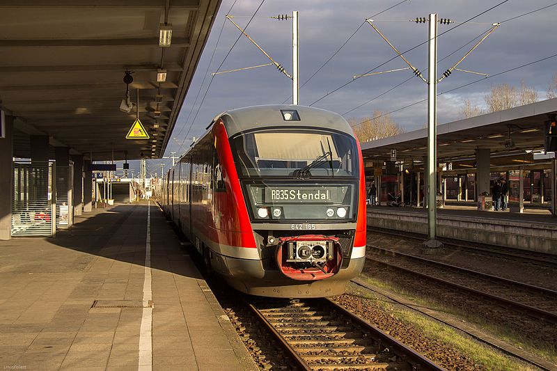 File:642 165 Braunschweig Hbf (23536219716).jpg