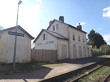 A estação vista do lado da pista