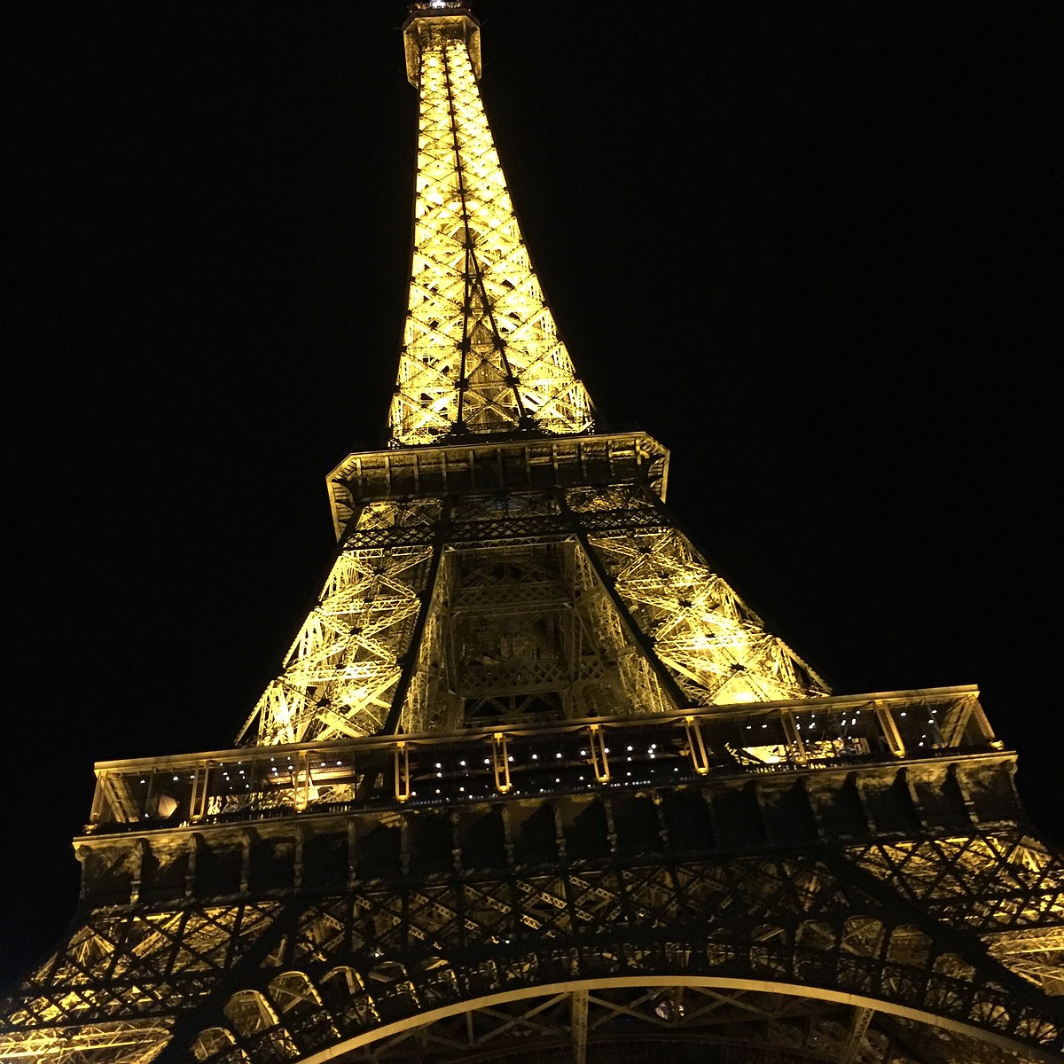 File:Eiffel Tower in Las Vegas (Paris) at night.jpg - Wikimedia