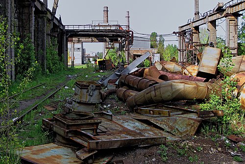 Abandoned Soviet factory in Kyiv. The USSR's collapse was accompanied by deindustrialization and mass unemployment, feeding Soviet nostalgia in the working class.[32]