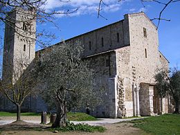 Fațada mănăstirii Sant'Antimo.JPG