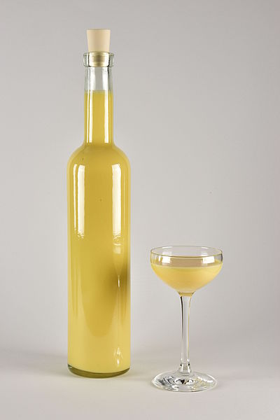 File:Advocaat bottle with glass.jpg