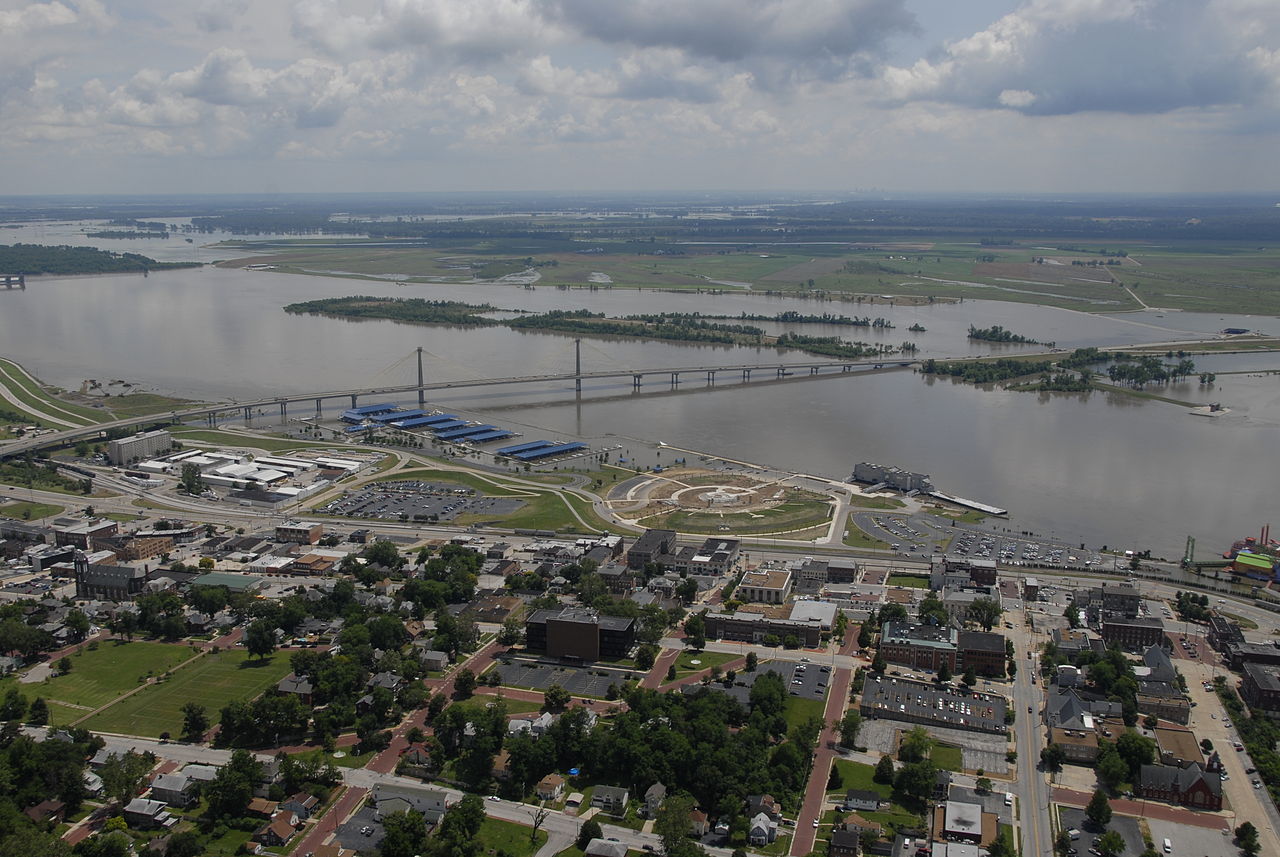 Aerial view of Alton Illinois during June 2008 flood.jpg