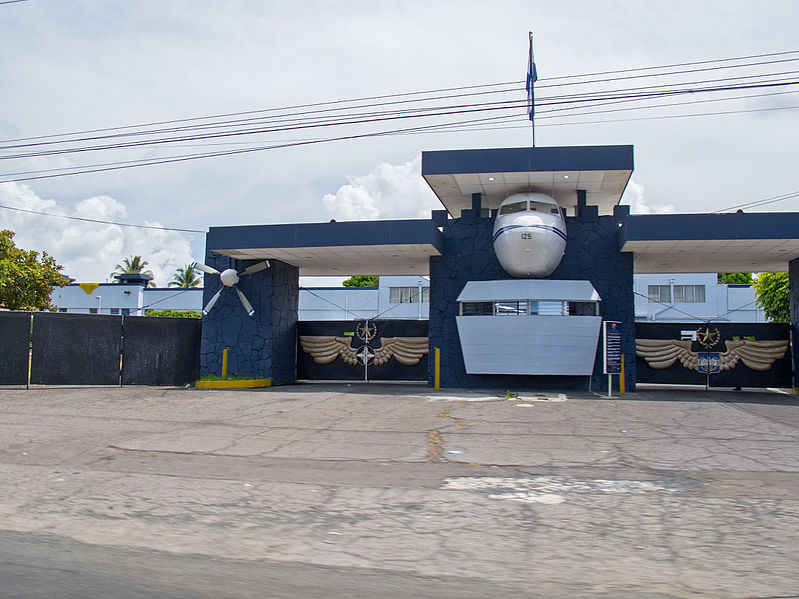 Archivo:Aeropuerto Internacional Ilopango El Salvador.jpg