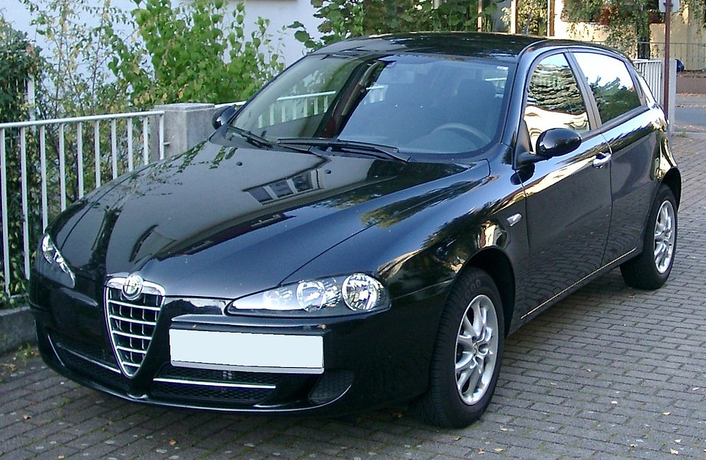 Alfa romeo 147 hi-res stock photography and images - Alamy