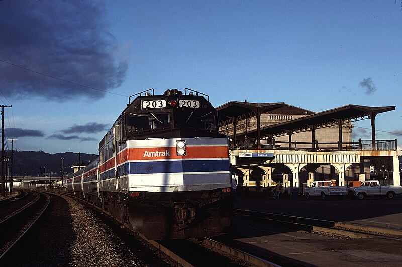 File:Amtrak 203 with the San Joaquin at 16th Street station, April 1979.jpg