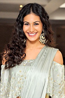 Amyra Dastur snapped during photoshoot (2) (cropped).jpg