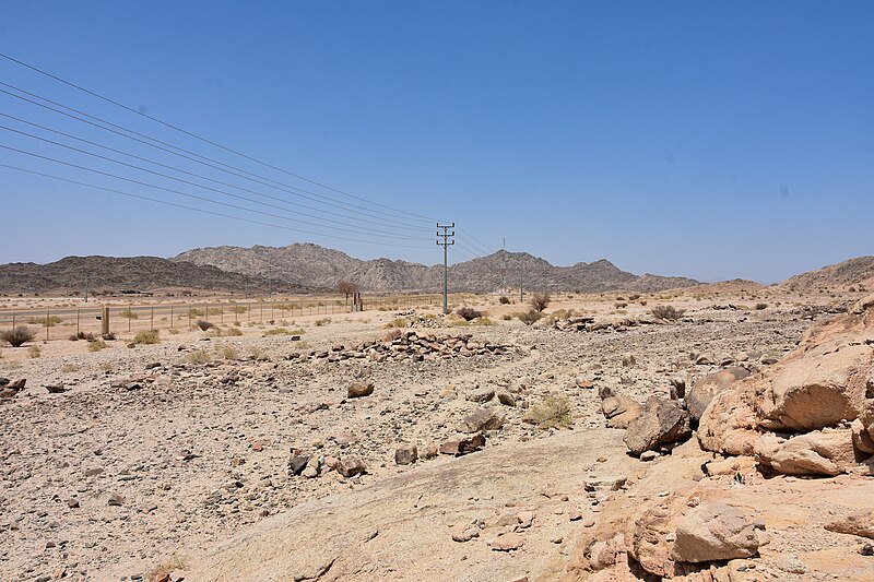 File:Ancient site at Bada, near al-Wajh in western Saudi Arabia (3).jpg