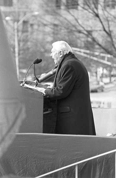 File:Andy Griffith in January 2005 at the State Archives of North Carolina for Governor Easley's 2nd inauguration. From Non-Textual Materials, State Archives of North Carolina, Raleigh, NC. (7495689696).jpg