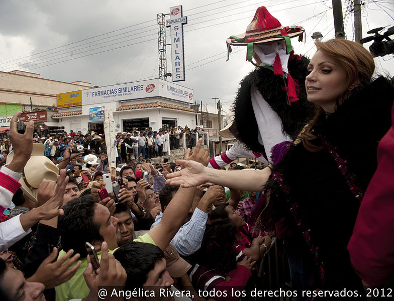 File:Angélica Rivera de Peña en en Encuentro con la comunidad Indígena. (6887388088).jpg