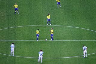 <span class="mw-page-title-main">Kick-off (association football)</span> Method of starting play in association football
