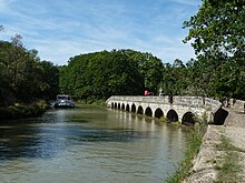 Aqueduct Agen-Ganda dari towpath (Nancy).JPG