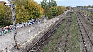 Widok na peron pierwszy z kładki (październik 2018 r.)