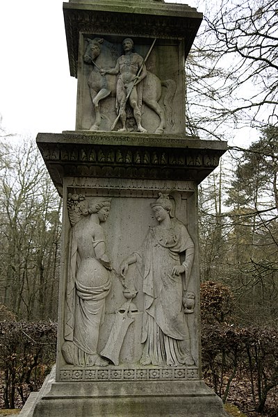 File:Bad Homburg Saalburg Jupitersäule Sockel Westseite 2015-12-03-15-21-40.jpg