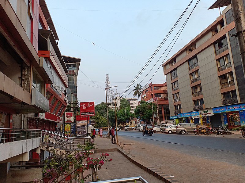 File:Balmatta Road in Mangalore - 2.jpg