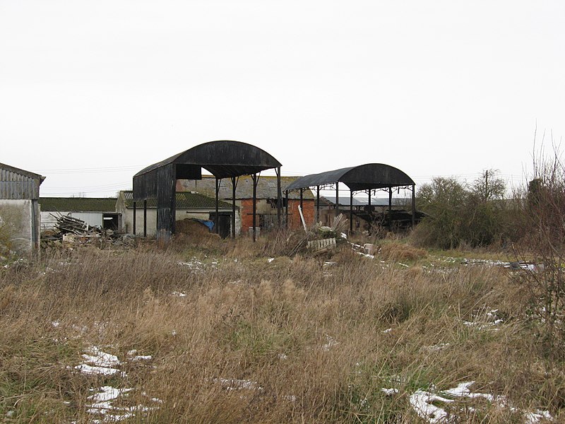 File:Barns at South Leaze Farm - geograph.org.uk - 2212897.jpg