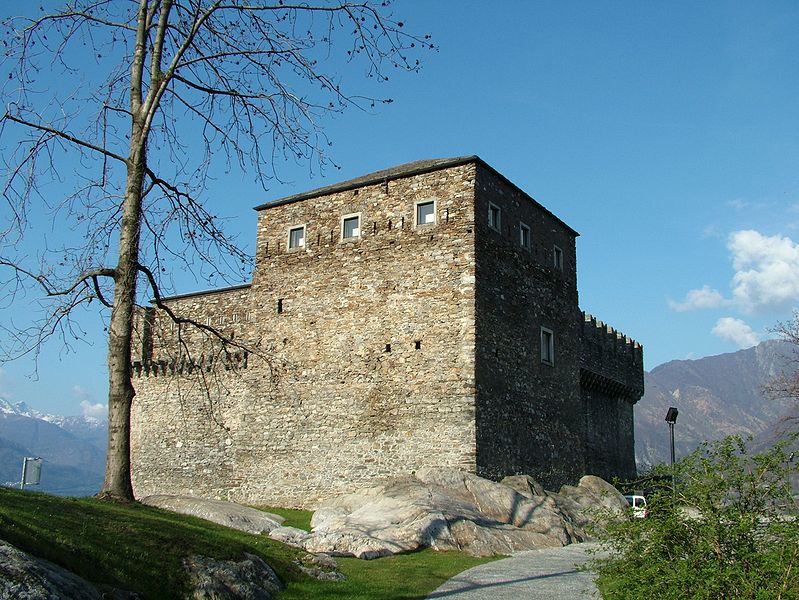 File:Bellinzona Castello di Sasso Corbaro aussen.jpg