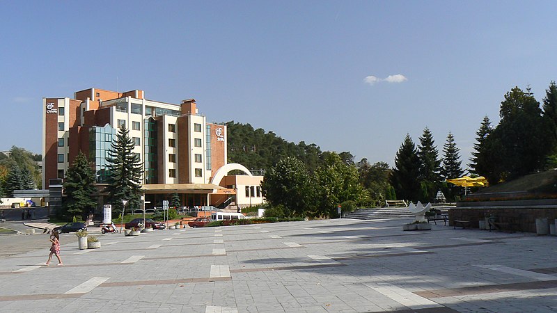 File:Belogradchik-central-square.jpg