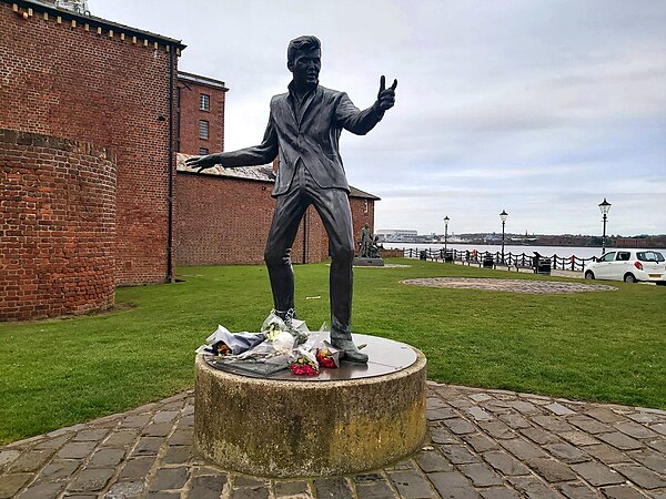 Statue by Tom Murphy at the Albert Dock, taken in April 2024