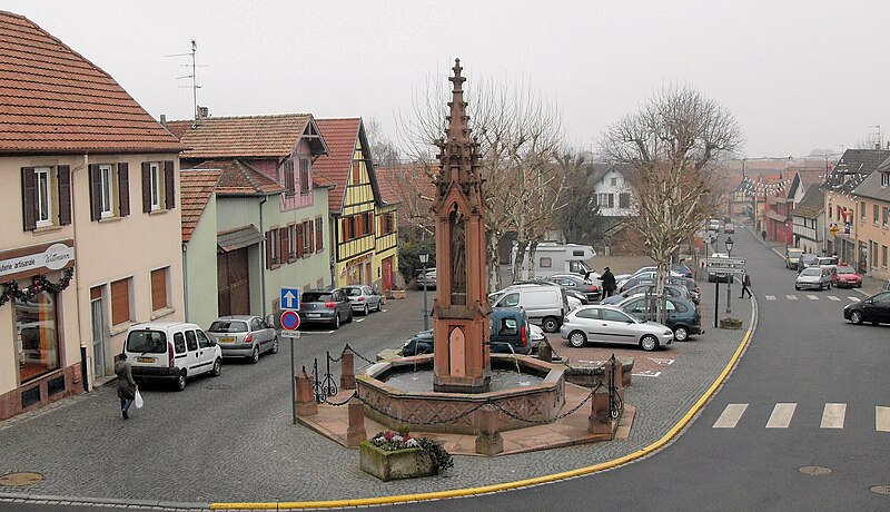 File:Bischoffsheim, Place Saint-Rémy.jpg