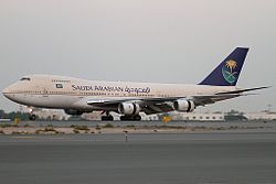 Onnettomuuskonetta vastaava Boeing 747, rekisteriltään HZ-AIE.