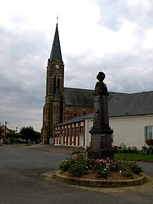 Bonneville église et monument-aux-morts 1.jpg